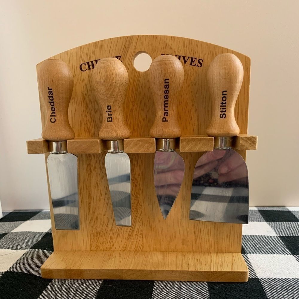 𝅺set of cheese knives with stand